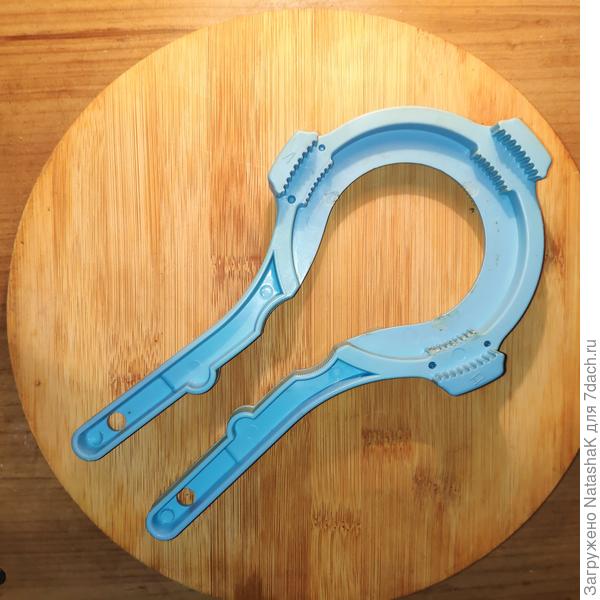 Специальная открывалка для банок на два диаметра