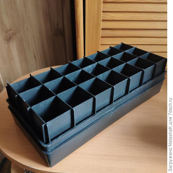 Здесь два поддона, просто собрала только одну.