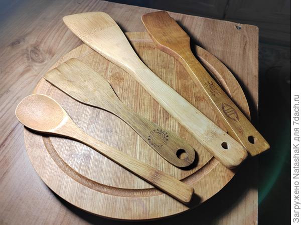 Маленькая лопаточка тоже со сковородкой была