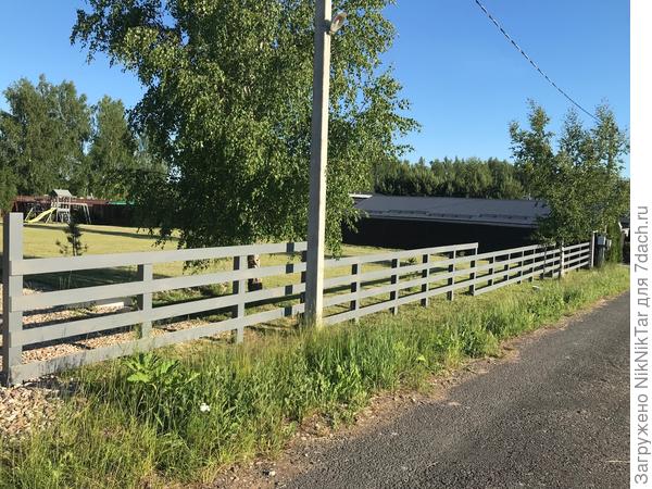 Столбы перевернул на 180° и обшивку сделал снаружи