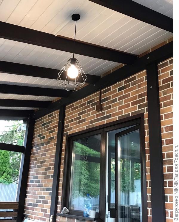 Подшивка потолка поверх стропил