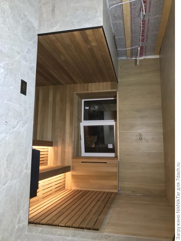 Душевая будет отделена от сауны стеклянным фасадом