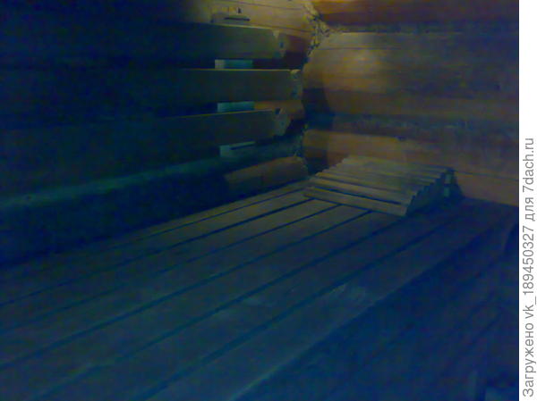 Полок. Здесь свободно помещаются трое. Я с удовольствием парюсь и жарю своих любимых, родных и близких.