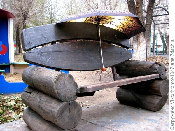 На этой скамеечке отдыхал мой прадедушка.