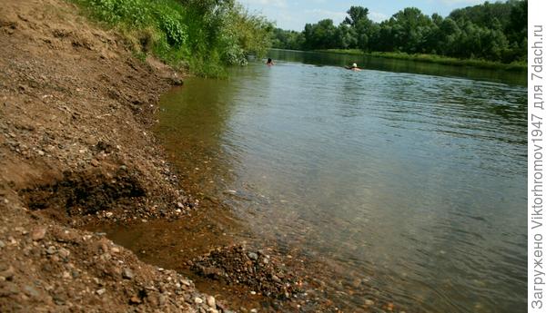 Вода вытекает прозрачная, ледяная и самая вкусная...