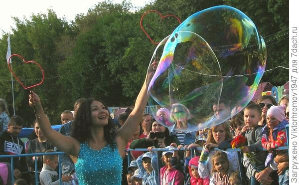 ОТРАЖЕНИЕ детских улыбок в воздушных шарах...