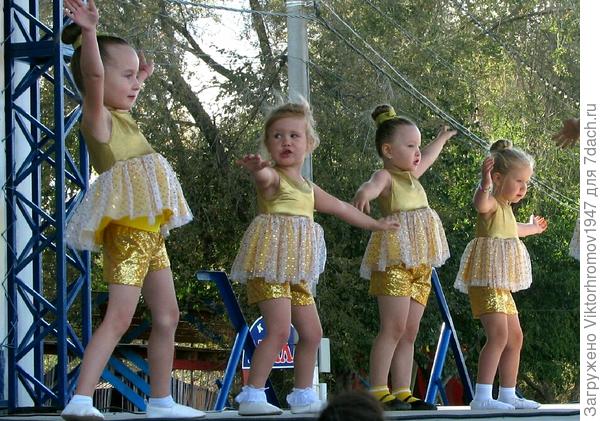 1 сентября. Будующие первоклашки... Поздравляют!!!