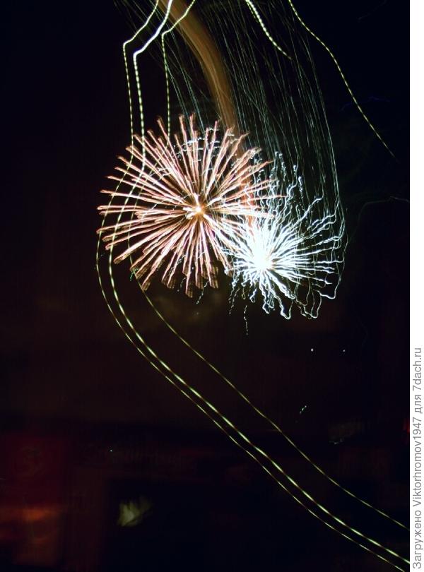 Фейерверк посвящается Мамам, Бабушкам и Прабабушкам!