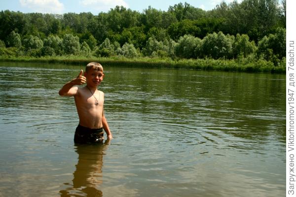 Сентябрь. А ребятня после школы на речку!