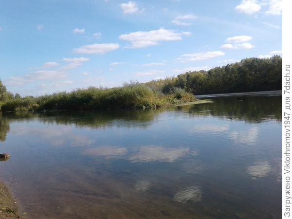 В безветреннию погоду можно удивляться красивейшими природными отражениями на водной глади