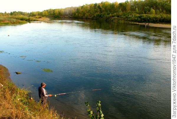 Восход на реке.