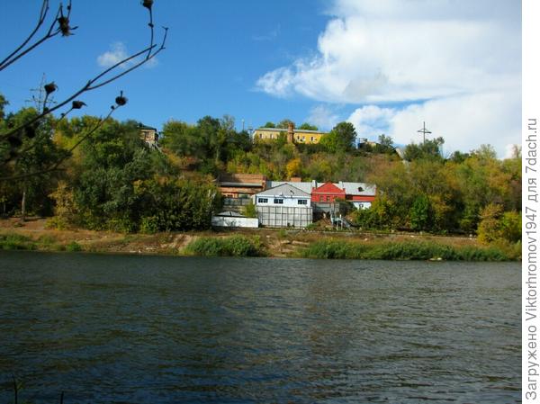 Слева солнечно - Город. Справа дождливо - Дачи...