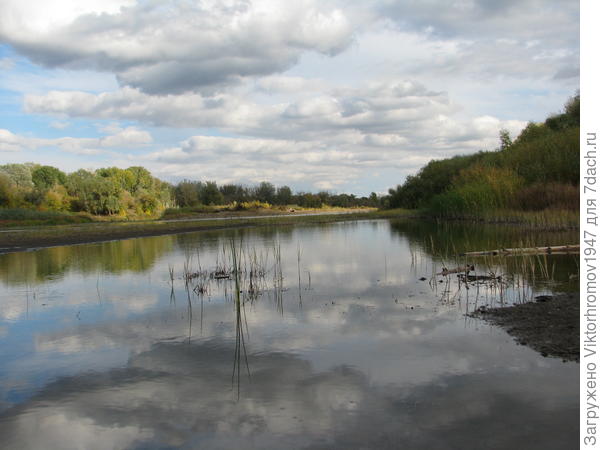 Облака почти задевают водяную гладь!