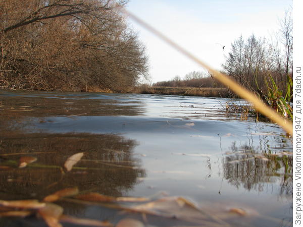 Ветер и значит волна почти постоянны...Любуемся игрой теней от набегающих волн