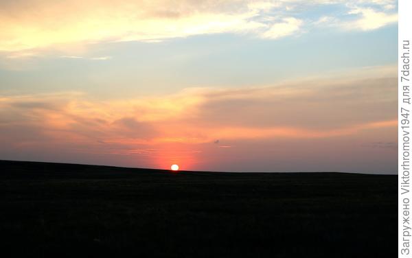 Закат в степи...