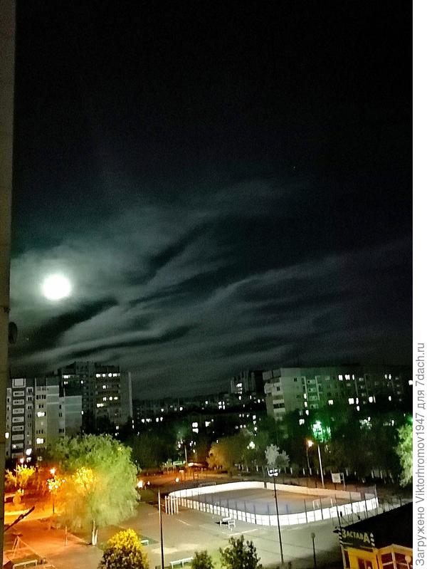 И ночное небо красивое.
