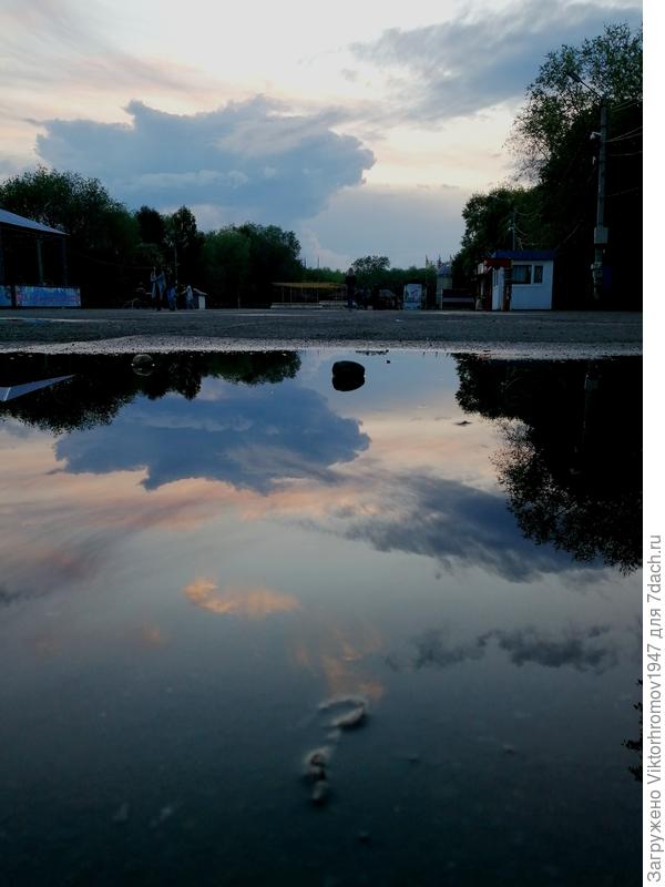 Отражение в лужах...