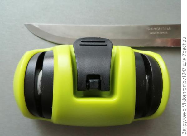 На приборе 2 вида заточки алмазное и керамическое для доводки.