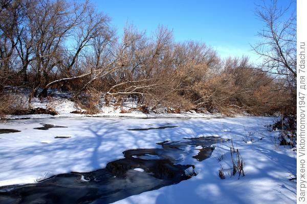Небольшие речки почти замёрзли...