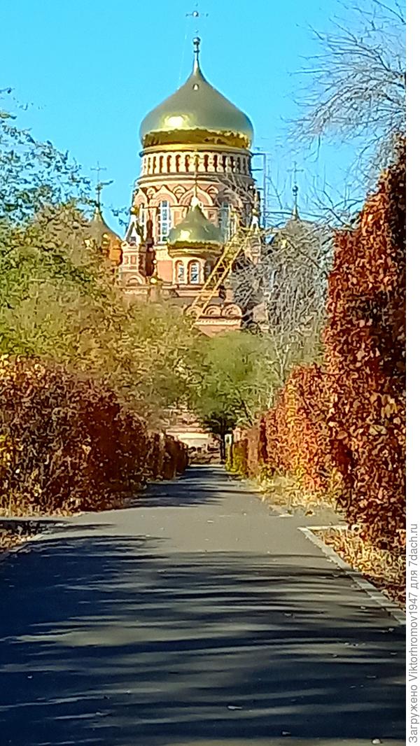 Тропинка к строящемуся Храму