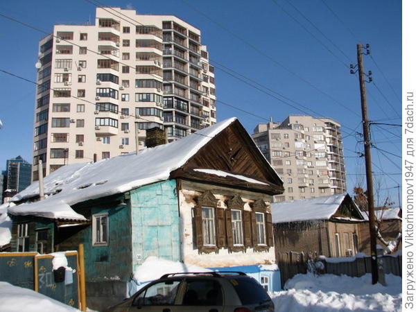 поглащает старый...