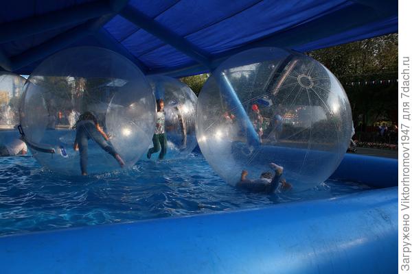 Дети в шарах...