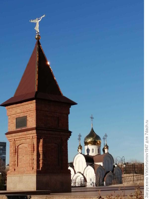 Где народ набирает святую воду...