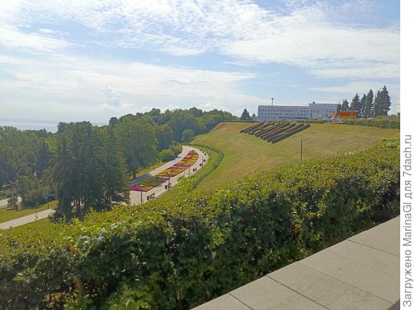 Это склон преде Мемцентром с надписью Ленин на склоне