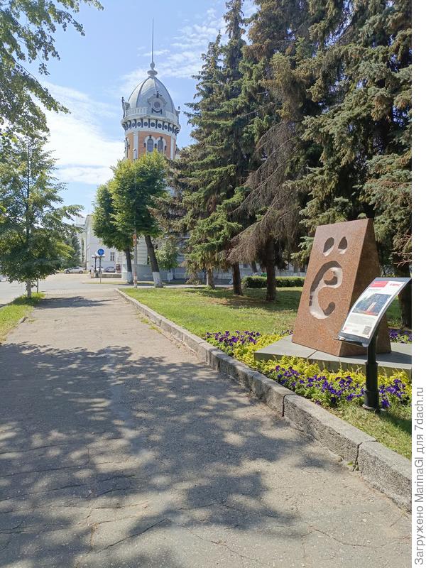 Музей и памятник букве Ё - у нас её придумали! И Колобка ещё.. ему тоже памятники есть)))