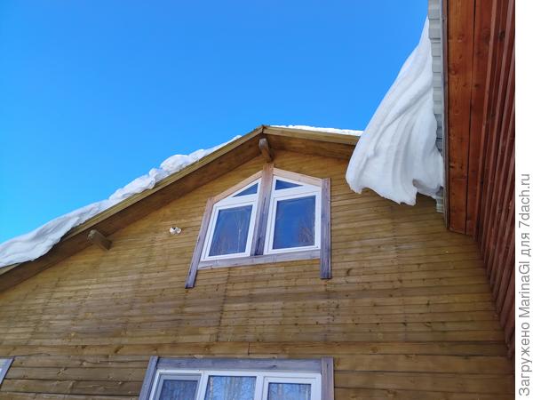 Пока держится.. Но отвалится же когда-нибудь!