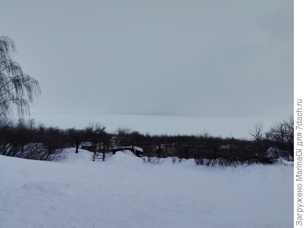 Средний Венец - Волга сливается с небесами.. Чуть-чуть просматривается Нижняя Терраса Заволжского района