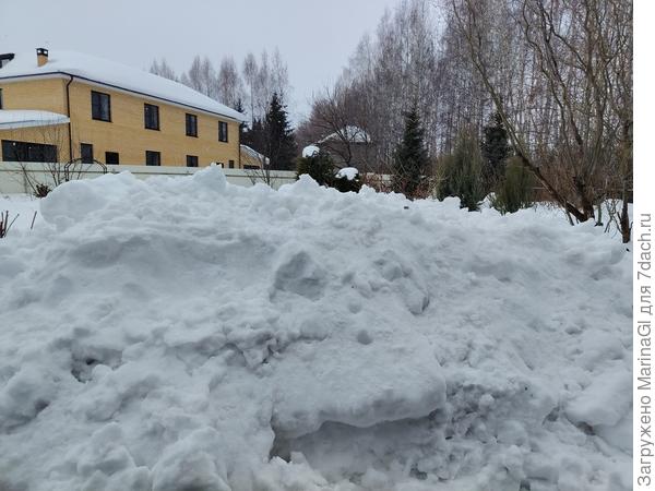 Снега лично нам уже хватит.