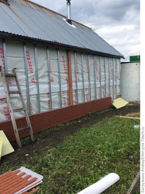 Утеплил стены, заменил трубы на современные