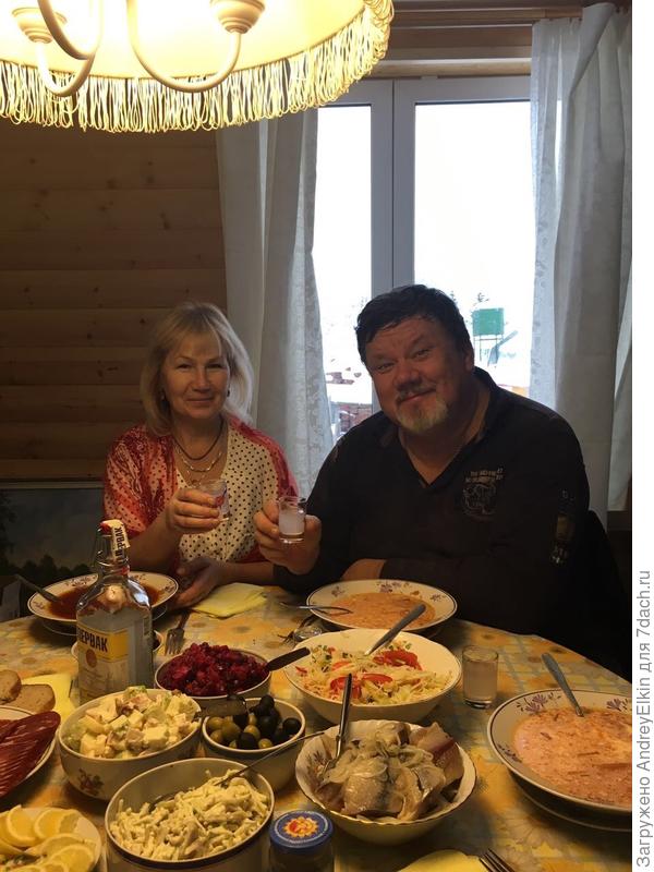 Заходите гости дорогие к нам на дачу , мы Вас угостим .