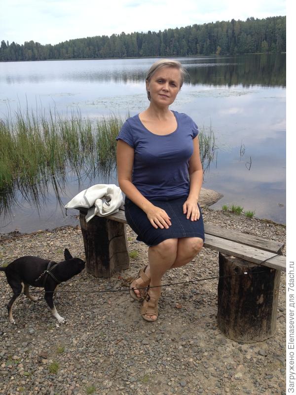 Купаться в озере не любит, убегает.