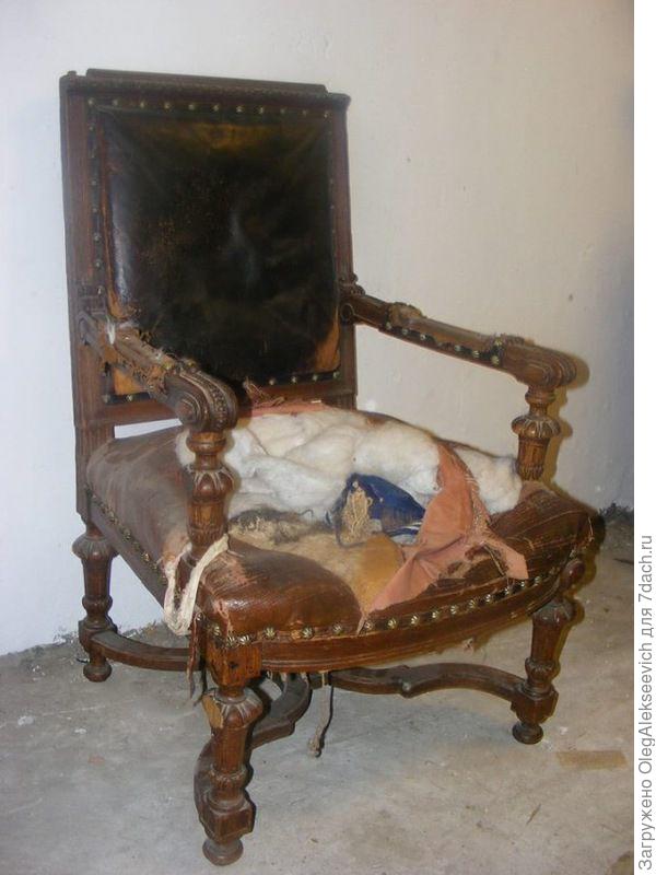 Старинное кресло набитое https://yadi.sk/i/dcbC_MosyxaMX  денежнымит знаками