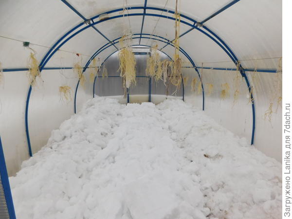 Набросали снега...