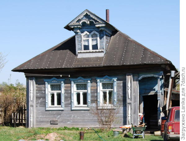 Это 2007 год, голубая краска еще кое-где просматривается.