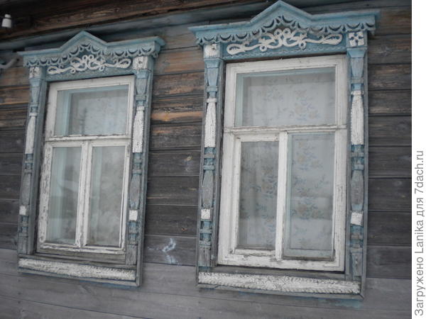 Это осень 2016, доски обшивки уже все серые.