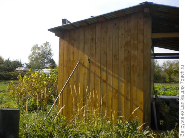 Недостроенный сарайчик.