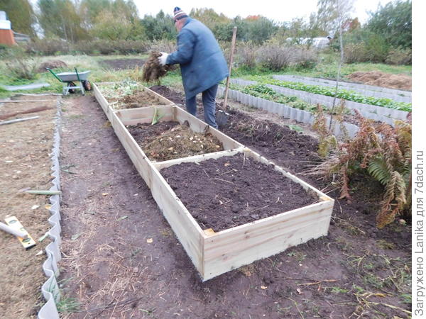 Новая, из дерева.