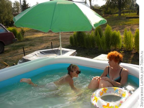 Песочница отдыхает, а у зонта &amp;quot;горячая&amp;quot; работа.