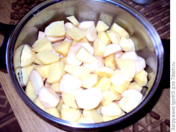 Картошечка нарезана и просится в духовку