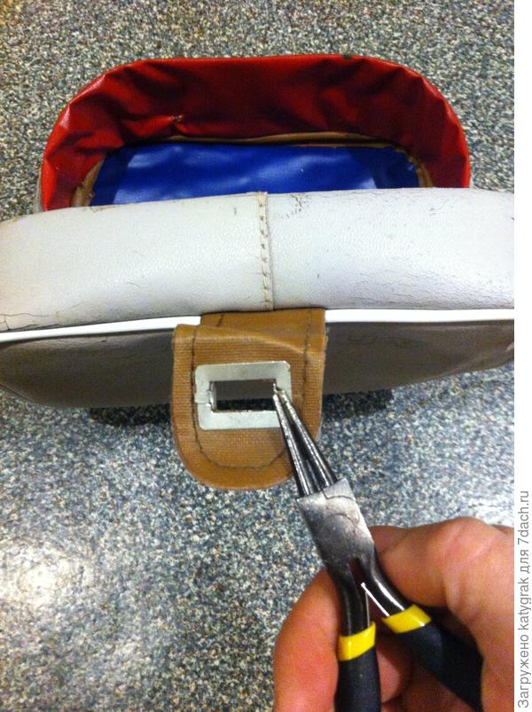 Для начала сняла всю металлическую фурнитуру