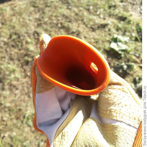 Внутри ручка полая...