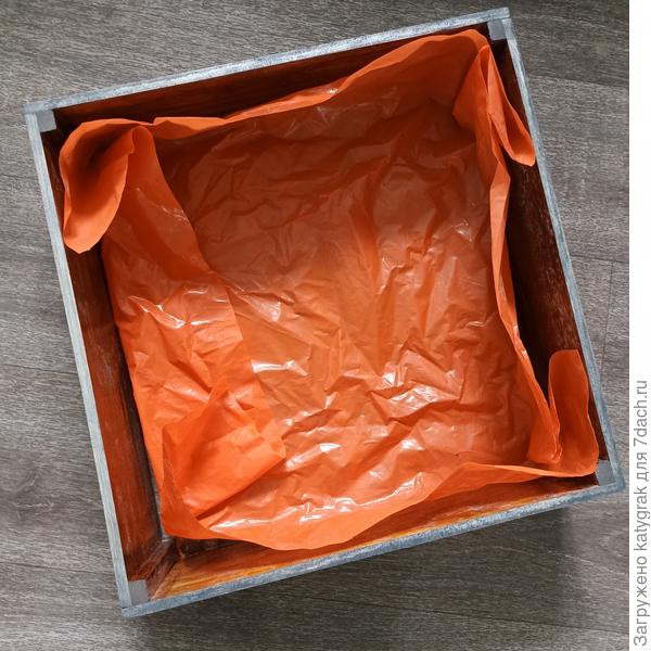 Вырезала кусок из плотной пленки