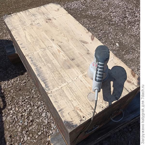 Сняла верхний слой древесины (кроме штампика)