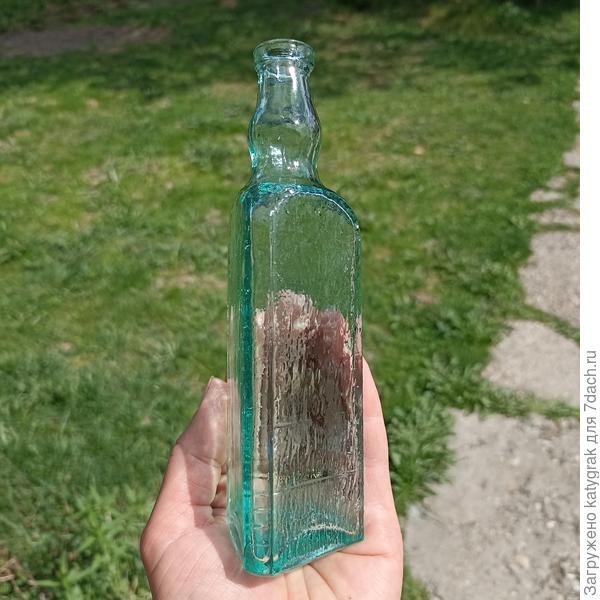 Из-за узкого горлышка, пока только как вазочек для случайно сломленного цветочка применяю🙂