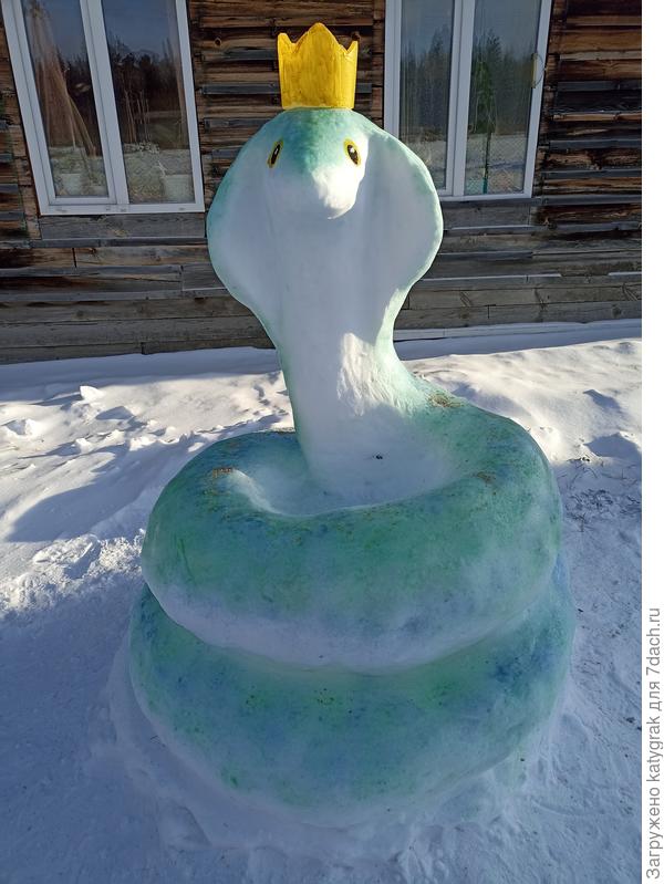 Первая была такая.  Я всегда на прогноз погоды ориентируюсь и леплю в последний плюсовой ноябрьский день. Но что то пошло не так, плюсовые дни позже появлялись неоднократно...