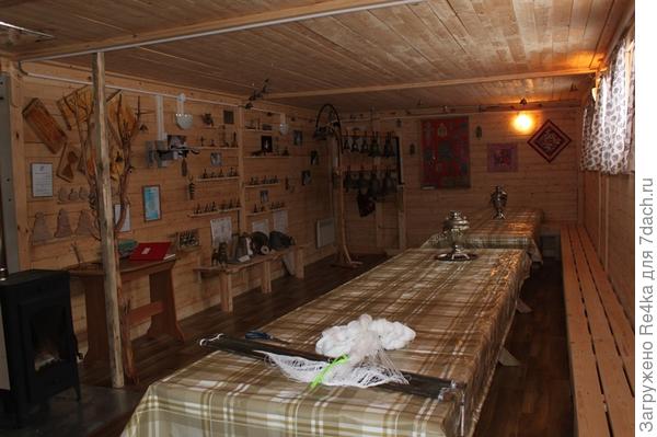 Горница в нежилой половине дома.